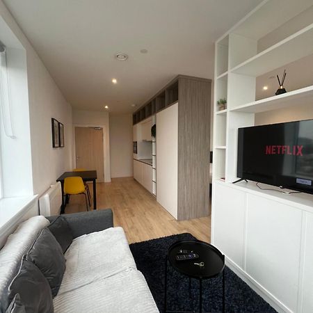 London Heathrow Airport Apartment Voyager House Terminal 12345 - Ev Electric And Parking Available Хилингдън Екстериор снимка