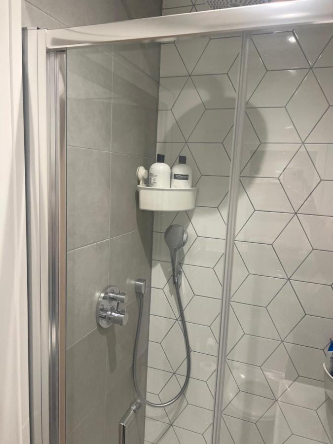 London Heathrow Airport Apartment Voyager House Terminal 12345 - Ev Electric And Parking Available Хилингдън Екстериор снимка