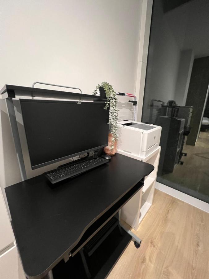 London Heathrow Airport Apartment Voyager House Terminal 12345 - Ev Electric And Parking Available Хилингдън Екстериор снимка