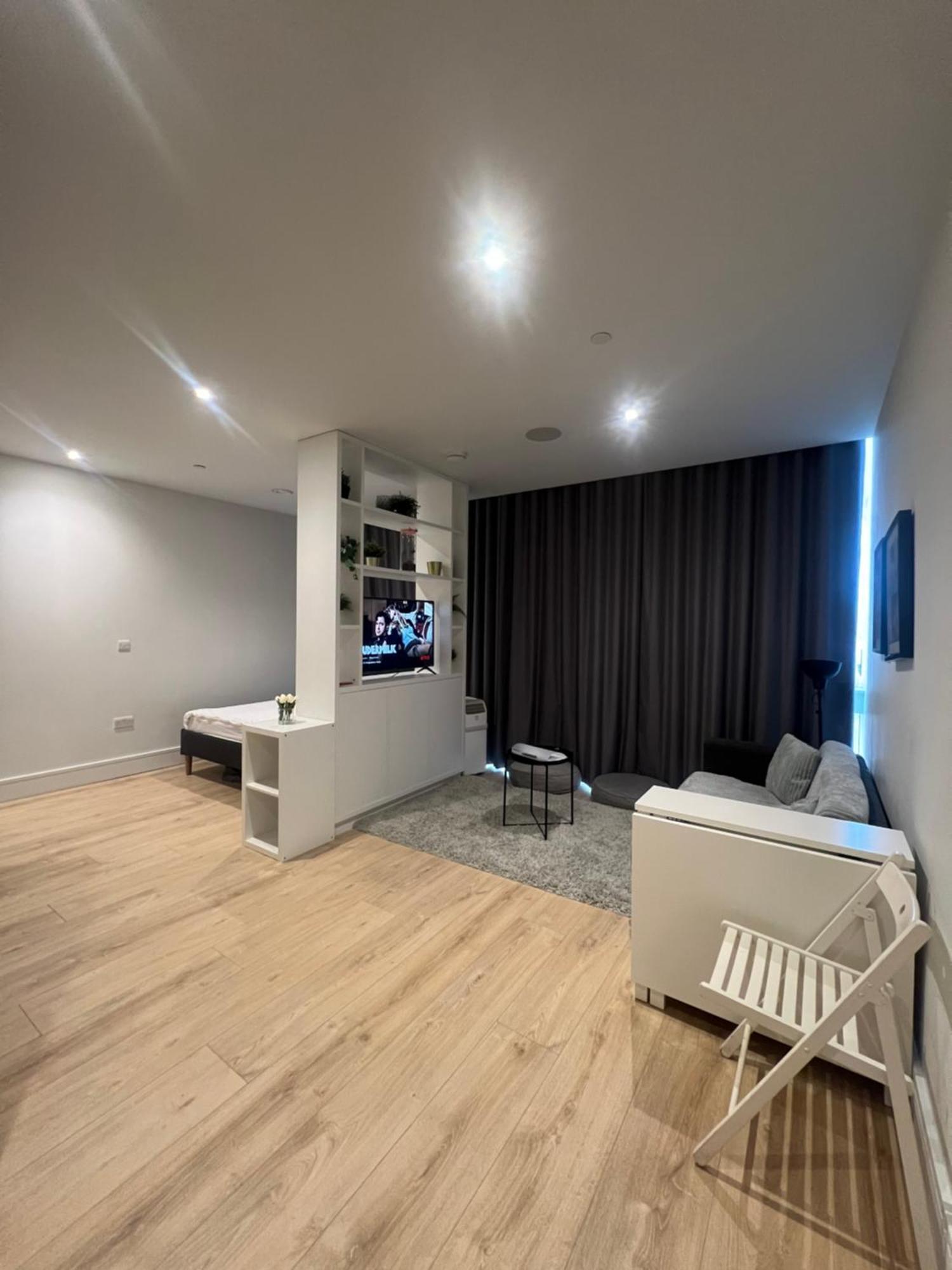 London Heathrow Airport Apartment Voyager House Terminal 12345 - Ev Electric And Parking Available Хилингдън Екстериор снимка