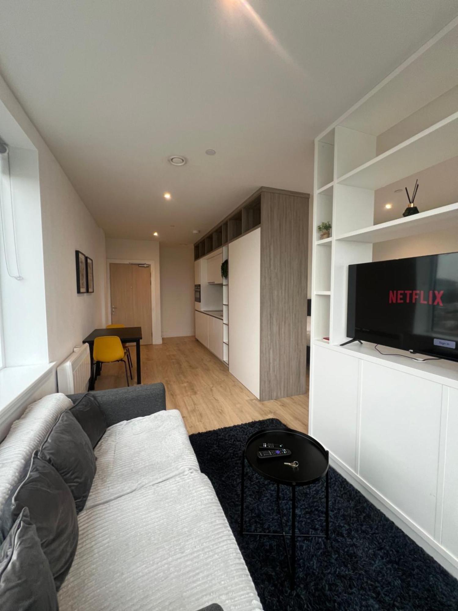 London Heathrow Airport Apartment Voyager House Terminal 12345 - Ev Electric And Parking Available Хилингдън Екстериор снимка