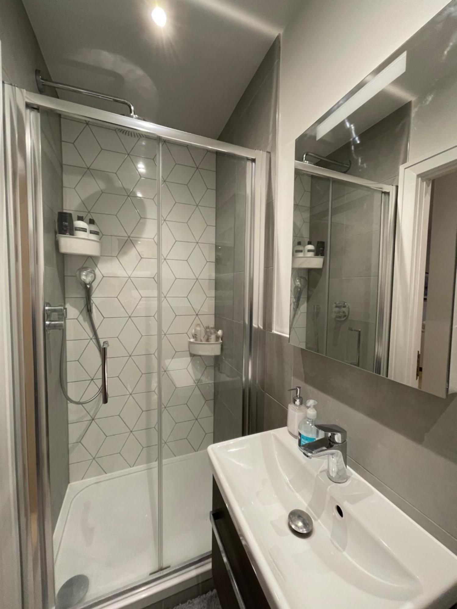 London Heathrow Airport Apartment Voyager House Terminal 12345 - Ev Electric And Parking Available Хилингдън Екстериор снимка