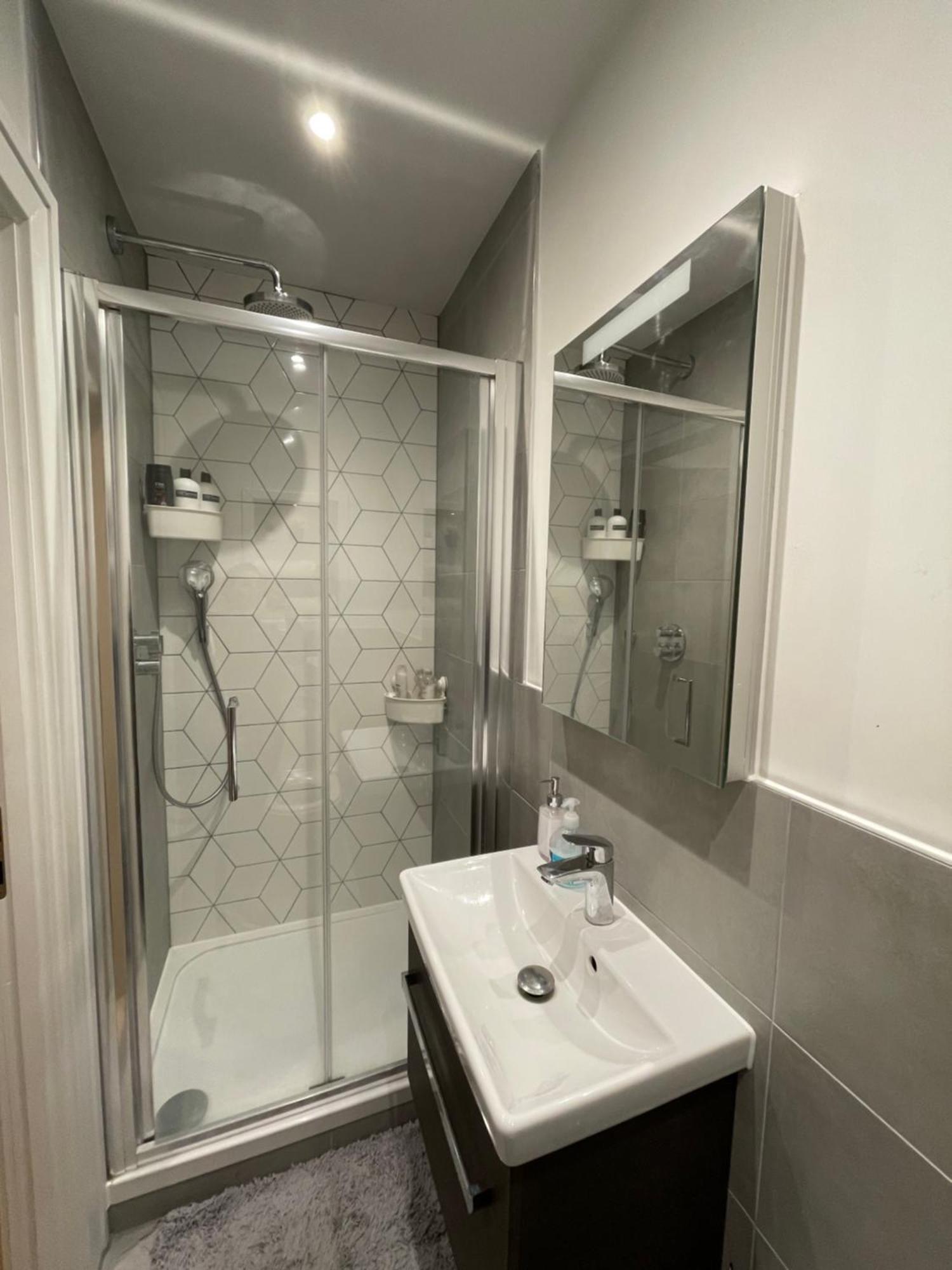 London Heathrow Airport Apartment Voyager House Terminal 12345 - Ev Electric And Parking Available Хилингдън Екстериор снимка
